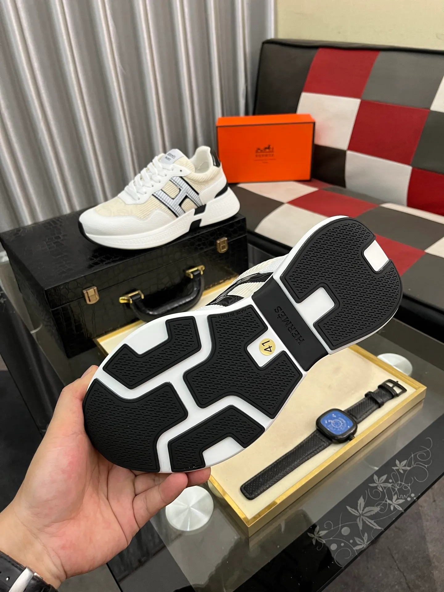 Men's shoes 💰540⌚️⌚️ HERMES/Hermès men's rest sneakers! -High-end quality original casual sports shoes -Upper: high nappa calfskin, forging technology, knitted fabric, shoe brand webbing, injection molded brand logo -Inner: foot pad; water-dyed cowhide -Outsole: ultra-light TPU·rubber; two-color molded outsole -Ultra-high quality control·fine workmanship: highlighted (high-end·luxury·grade) Size: 38-443️⃣Colors available